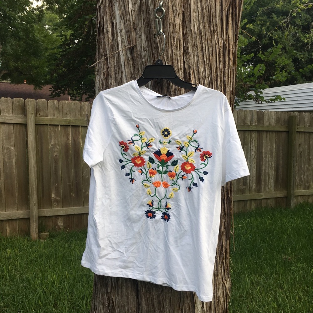 Adorable embroidered Zara Tee